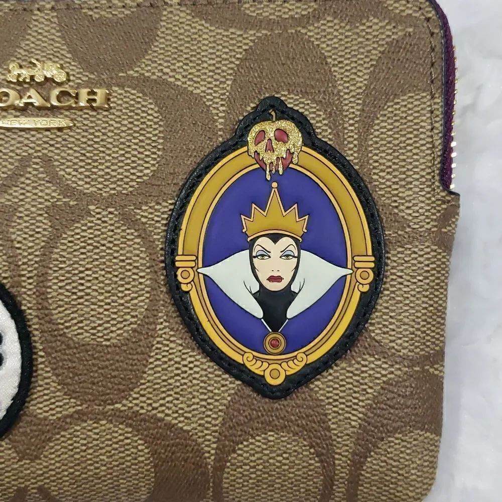 Disney X Coach Corner Zip Wristlet In Signature Canvas With Patches - Picture 3 of 7